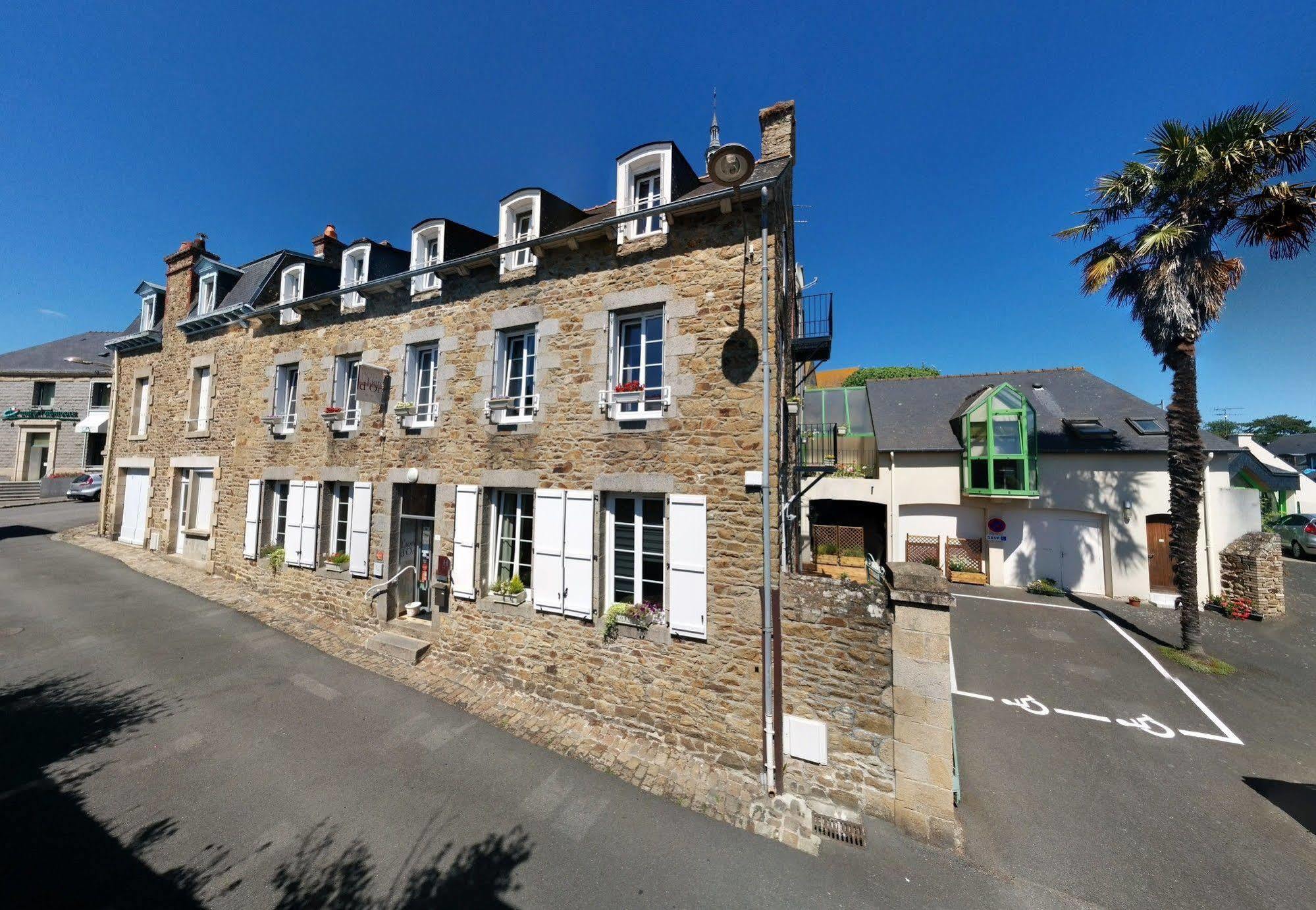 Contact - Le Lion D'or Hotel 2*