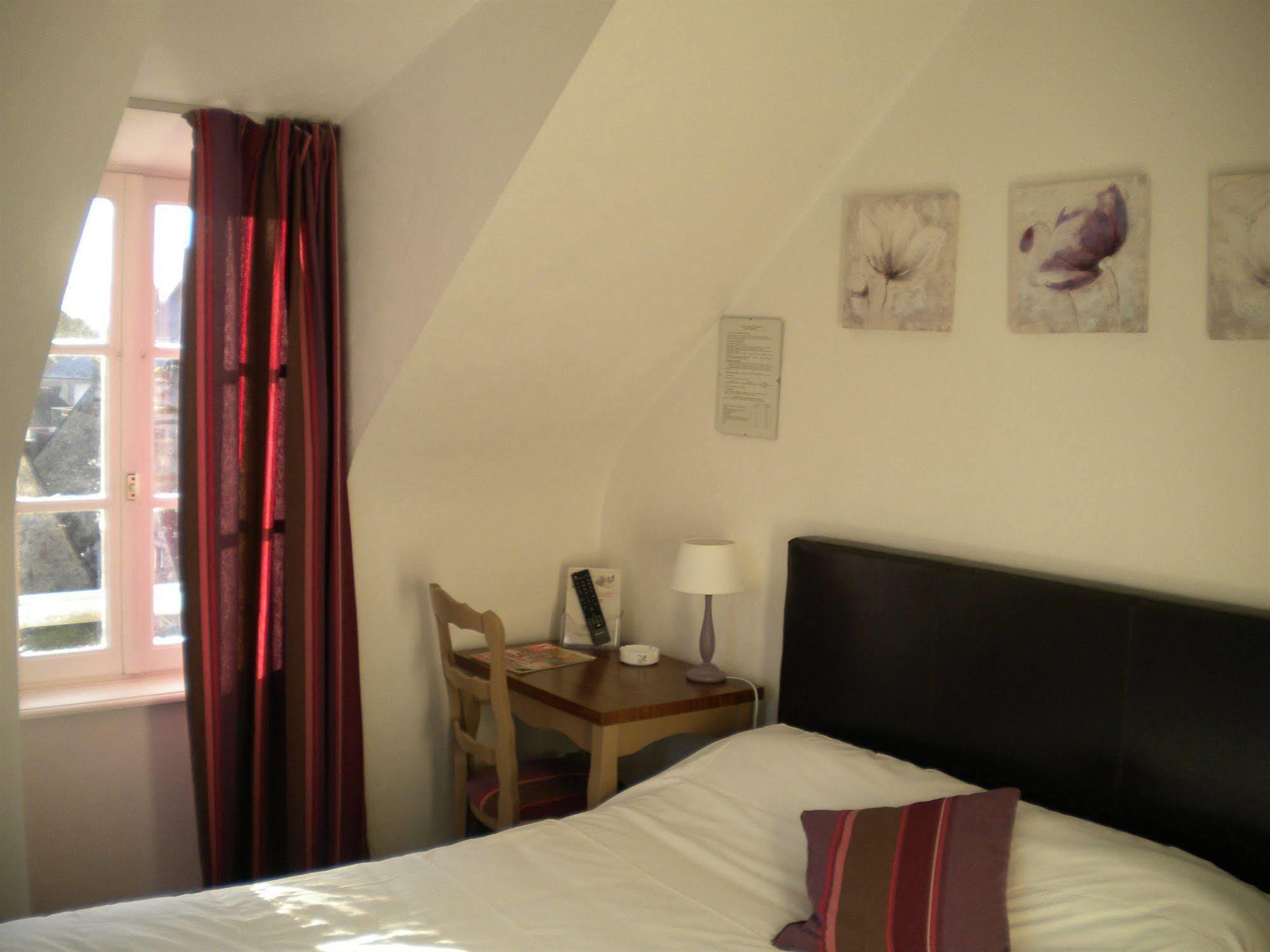 Contact - Le Lion D'or Hotel 2*