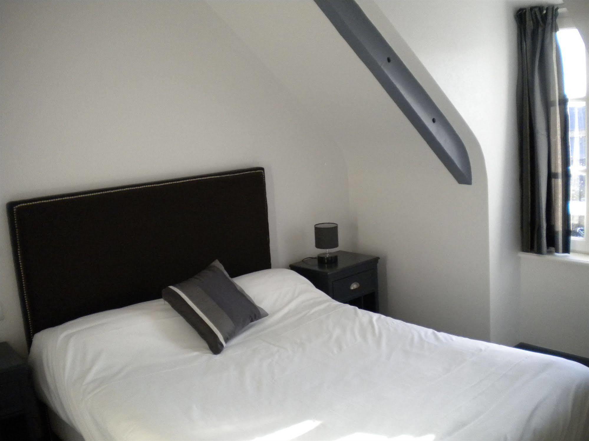 Hotel Contact - Le Lion D'or Lamballe
