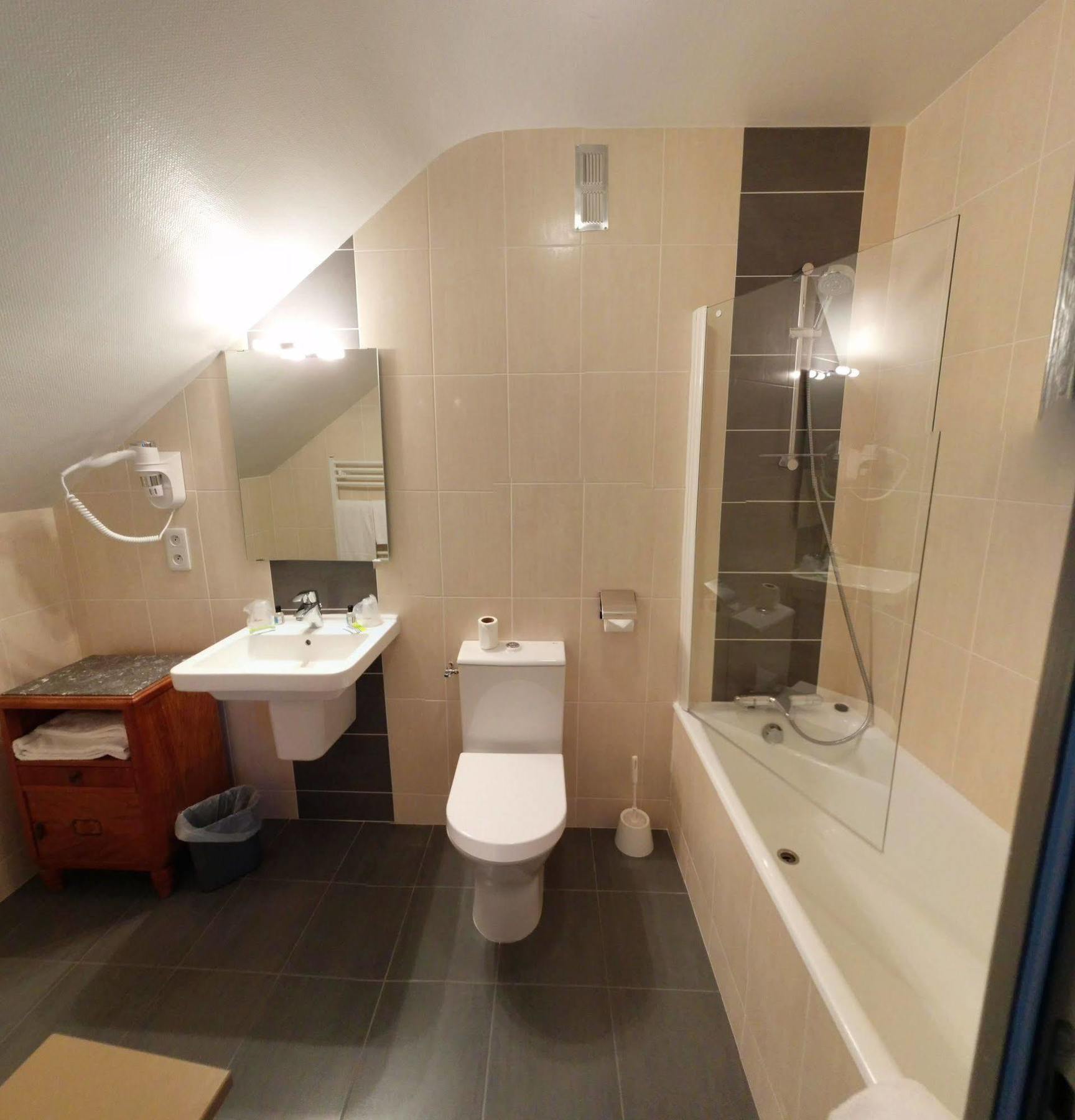 Hotel Contact - Le Lion D'or 2*