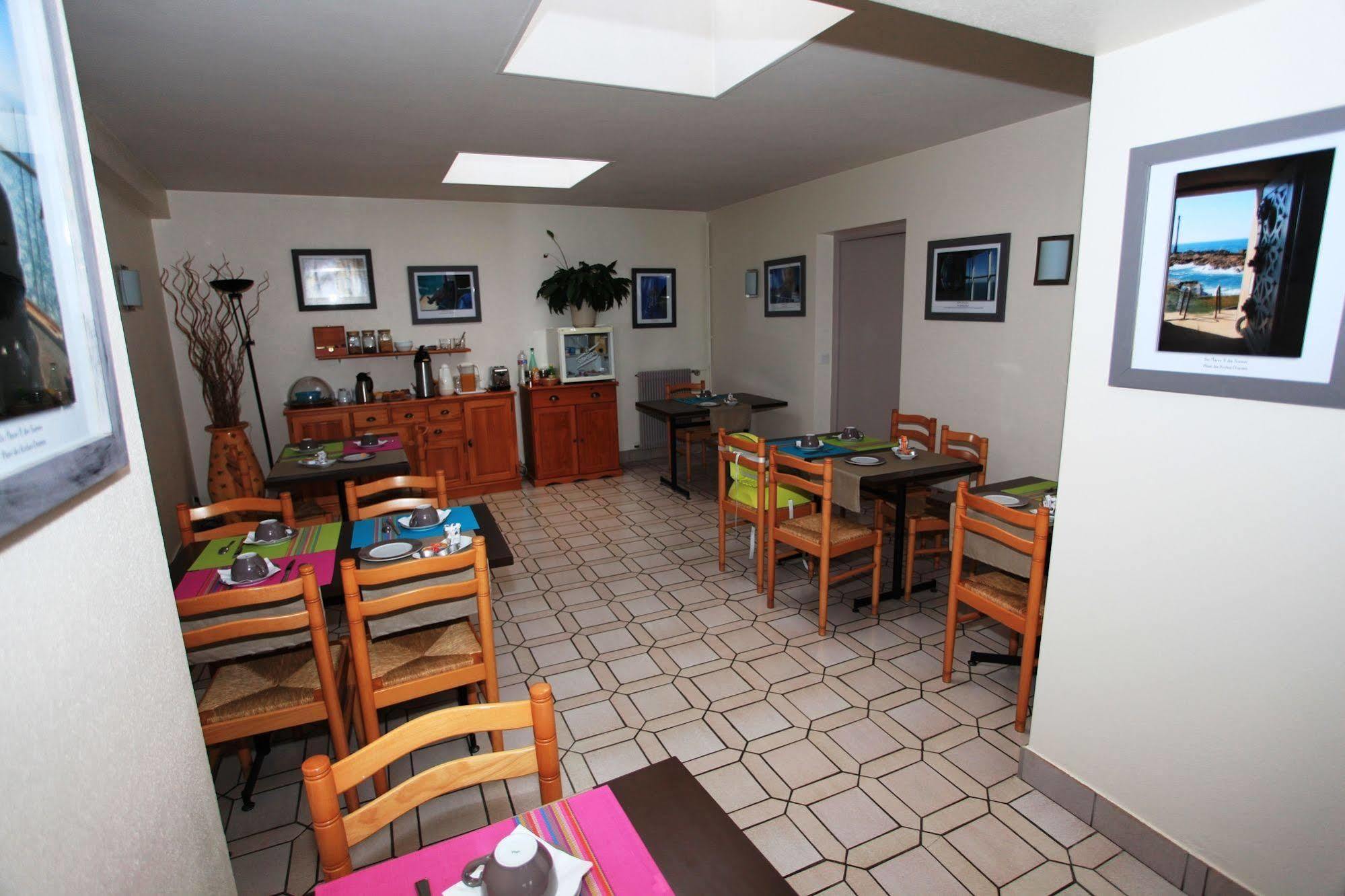Contact - Le Lion D'or Hotel